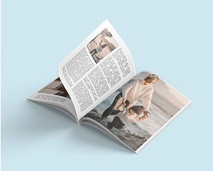 Aufgeschlagenes Softcover-Fotobuch mit Urlaubsbildern